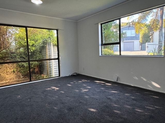 26B Cheltenham Terrace, Newlands, Wellington - Carousel 1