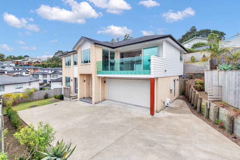 33 Keating Rise, Northcross, Auckland - Carousel 1