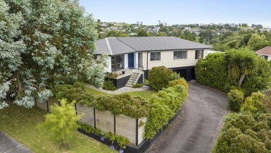 1 Pamir Place, Welcome Bay, Tauranga - Carousel 1