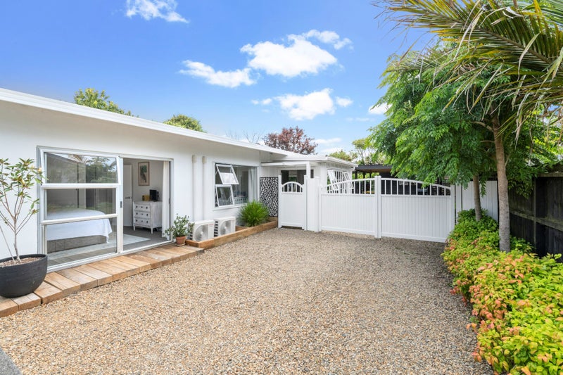 2/124 The Circle, Manly, Whangaparaoa - Carousel 1