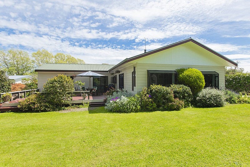 5 U'Ren Place, Riverdale, Gisborne - Carousel 1