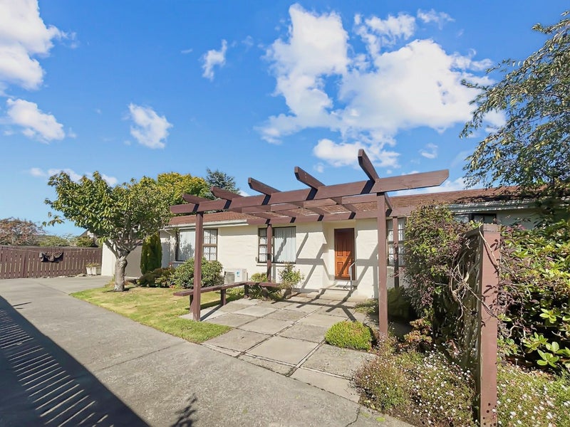 9 Waterford Drive, Winton, Winton - Carousel 1