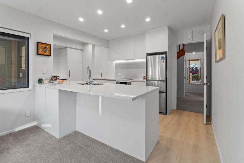 2/1 Penzance Road, Mairangi Bay, Auckland - Carousel 2