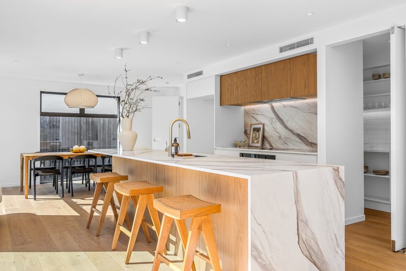 2/17 Hewitts Road, Merivale, Christchurch - Carousel 2