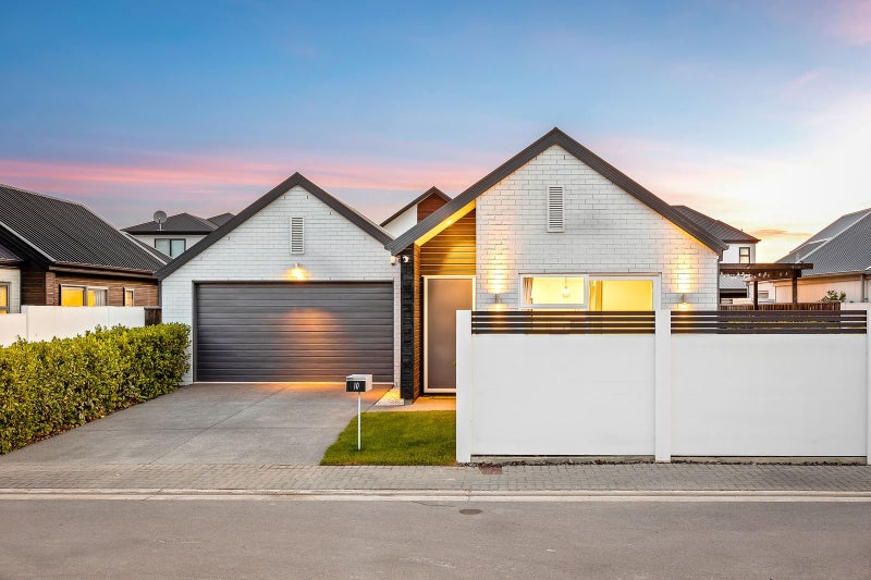 10 Faversham Lane, Casebrook, Christchurch - Carousel 1