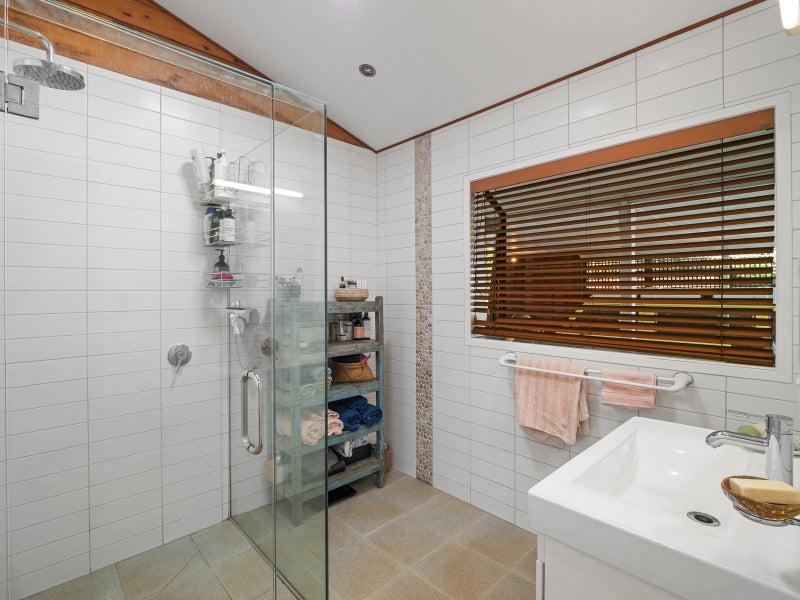 8 Green Road, Rainbows End, Matakana - Carousel 17