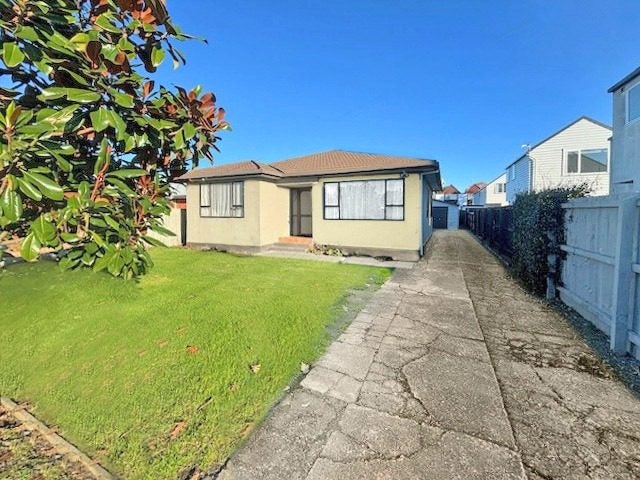 196 Hastings Street East, Waltham, Christchurch - Carousel 1