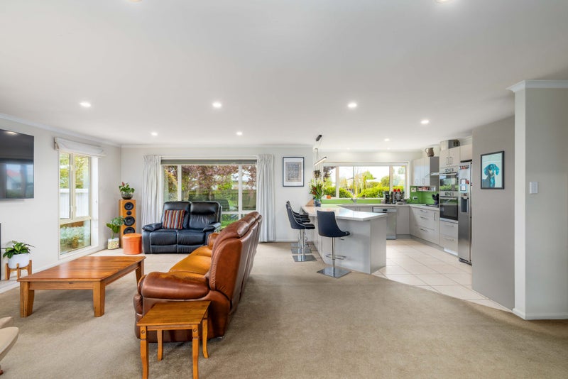 8 Napoleon Close, Harewood, Christchurch - Carousel 2