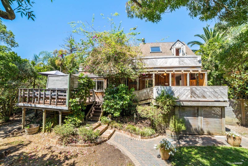 8 Westbourne Road, Murrays Bay, Auckland - Carousel 1