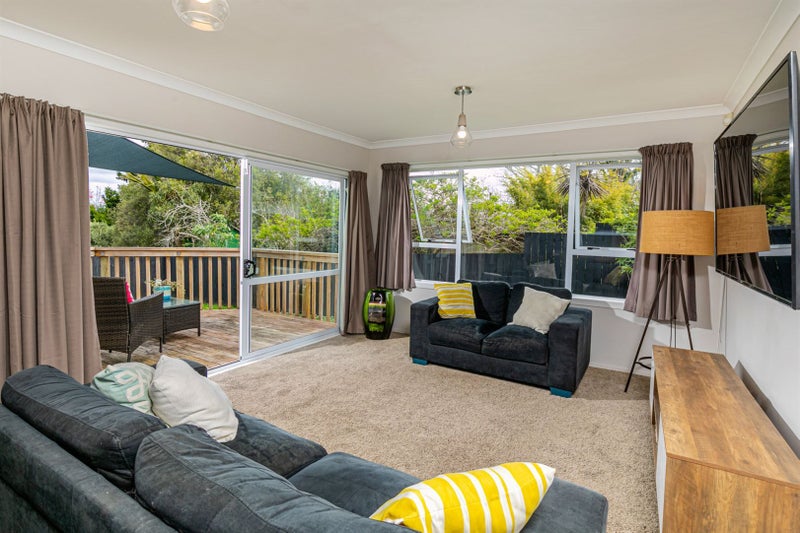 86A Sylvan Crescent, Te Atatu South, Auckland - Carousel 2