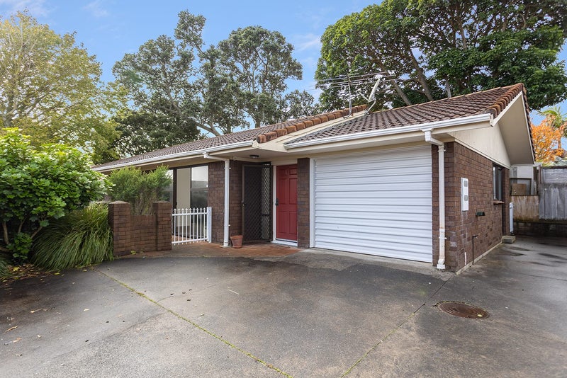 2/12 Herd Road, Hillsborough, Auckland - Carousel 1