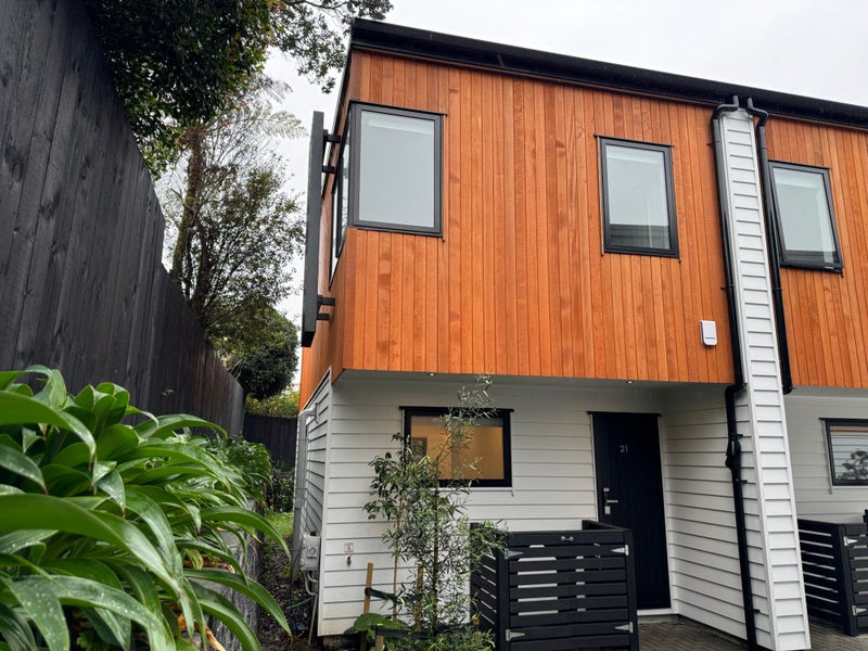 21 Windy Ridge Road, Glenfield, Auckland - Carousel 2