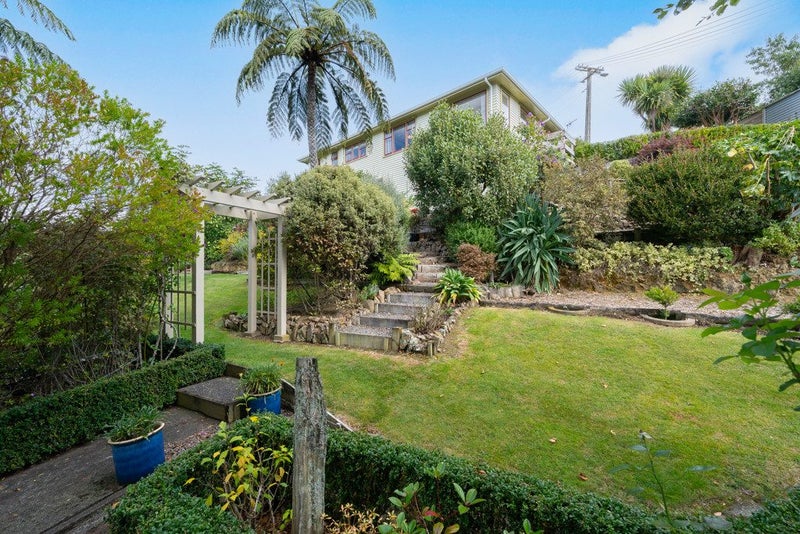 6 Te Reinga View, Tawa, Wellington - Carousel 2