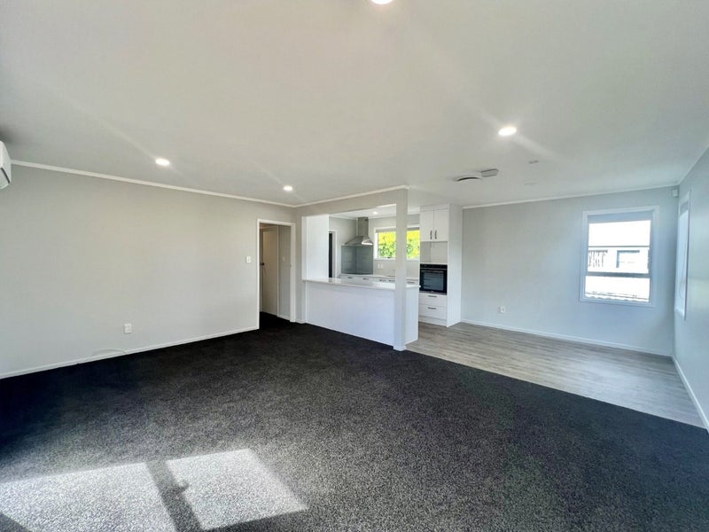 5 Bluewater Place, Wattle Downs, Auckland - Carousel 1