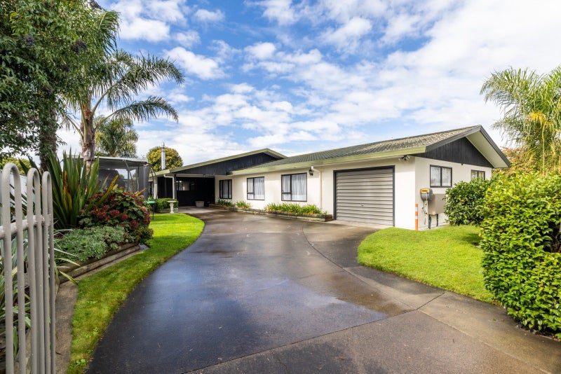 7 Dundee Drive, Flaxmere, Hastings - Carousel 1