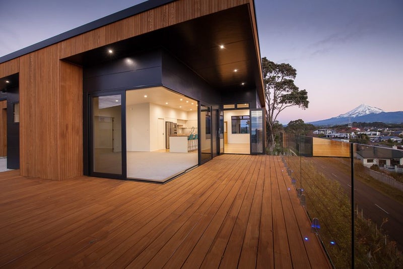 41 Veale Road, Frankleigh Park, New Plymouth - Carousel 1