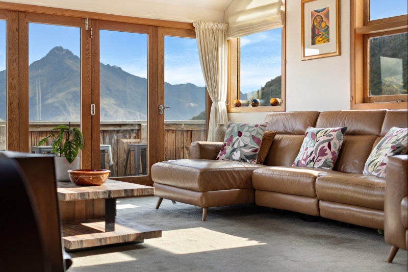 9 McKerrow Place, Sunshine Bay, Queenstown - Carousel 1