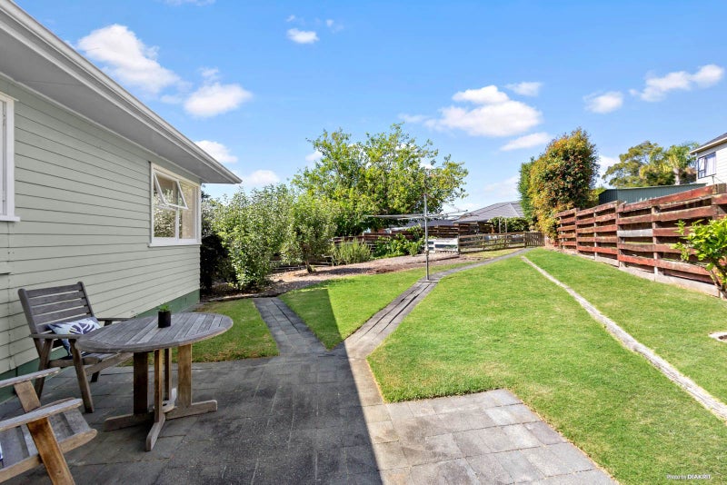 1/705 Beach Road, Browns Bay, Auckland - Carousel 1