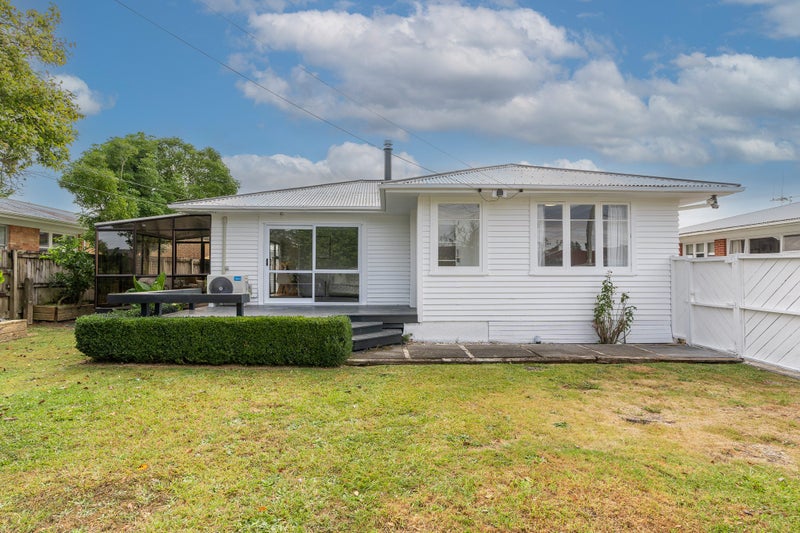 8 Fenwick Crescent, Hillcrest, Hamilton - Carousel 1