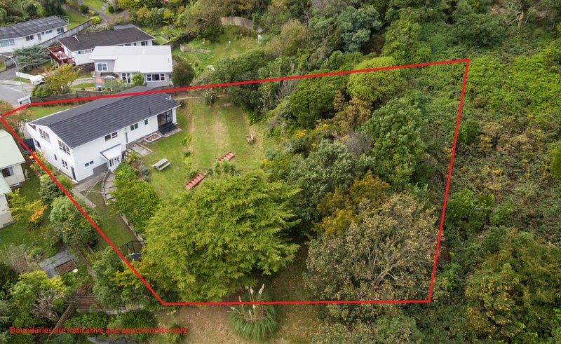 17 Spicer Place, Tawa, Wellington - Carousel 1