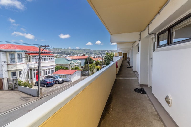 12A/4 Claremont Grove, Mount Victoria, Wellington - Carousel 13