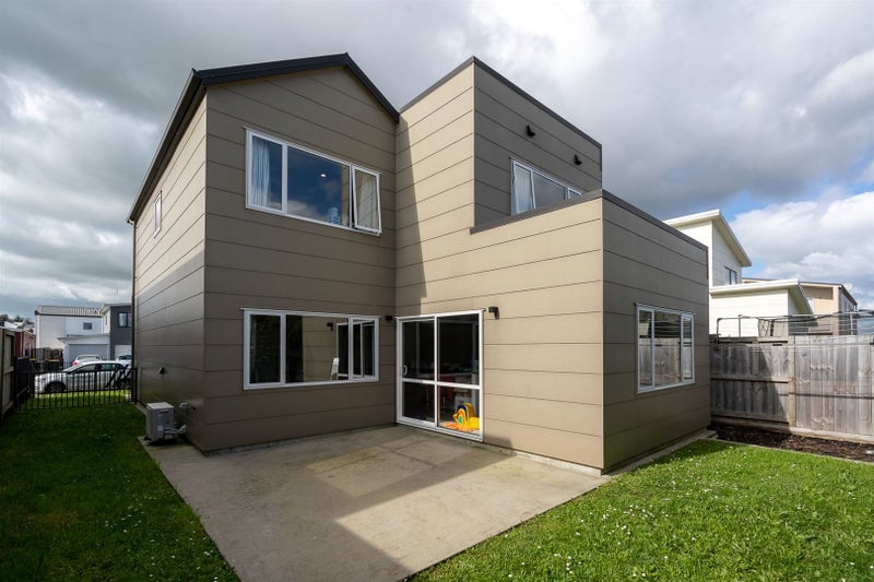 13 Ridgedale Crescent, Flagstaff, Hamilton - Carousel 12