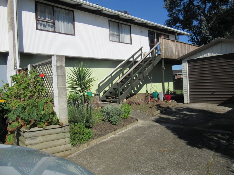 2/8 Ambury Road, Māngere Bridge, Auckland - Carousel 1