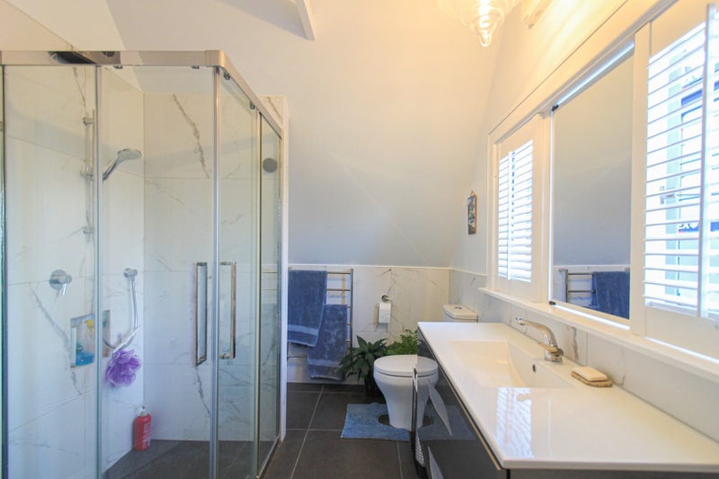 16 Newman Terrace, Thorndon, Wellington - Carousel 19