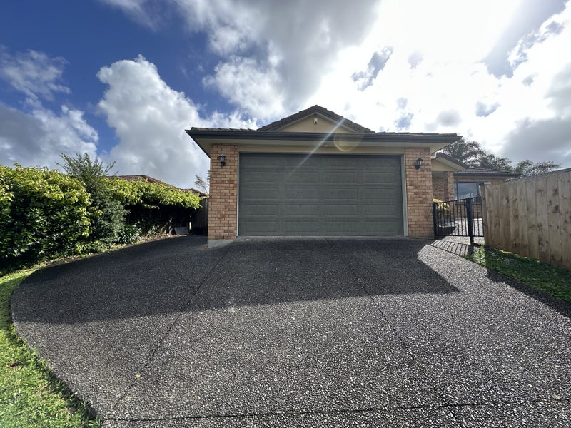 5 Berkshire Terrace, Massey, Auckland - Carousel 2