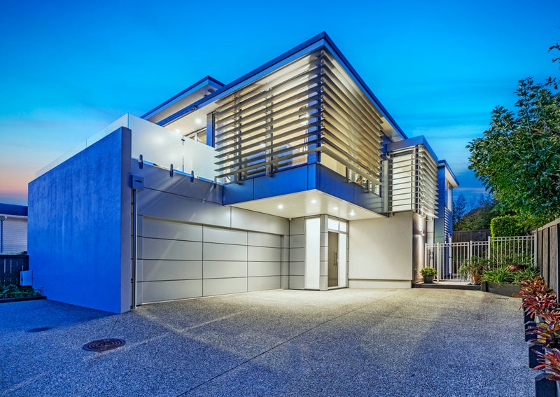 2/49 Seaview Road, Castor Bay, Auckland - Carousel 1