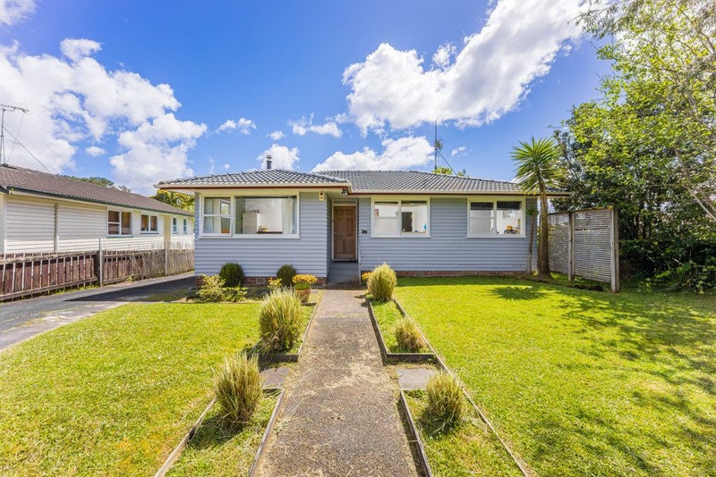 5 Pendlebury Street, Green Bay, Auckland - Carousel 1