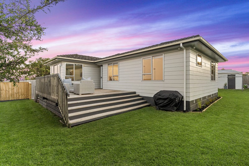29 Doone Place, Massey, Auckland - Carousel 1