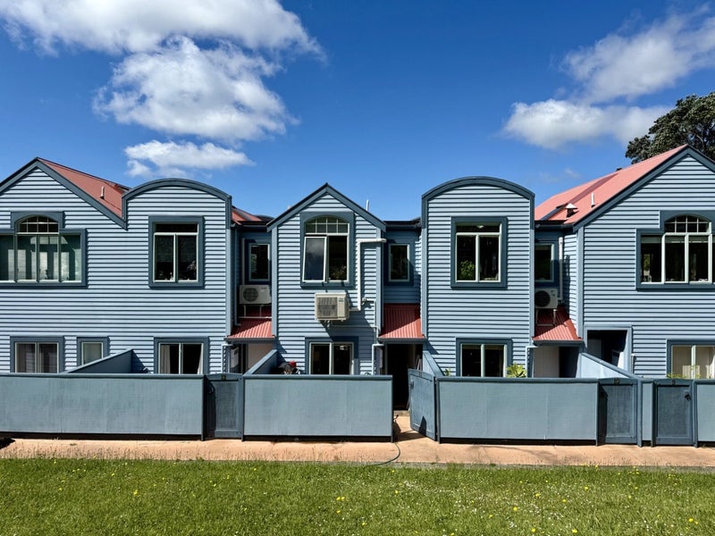 11/93A Kelburn Parade, Kelburn, Wellington - Carousel 17