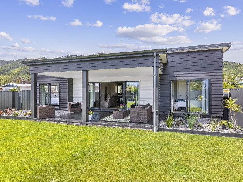 124 Main Road, Waikanae - Carousel 1