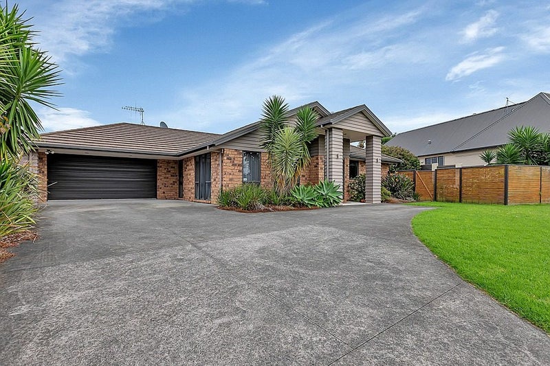 18 Conifer Grove, Kamo, Whangarei, Northland - Carousel 1