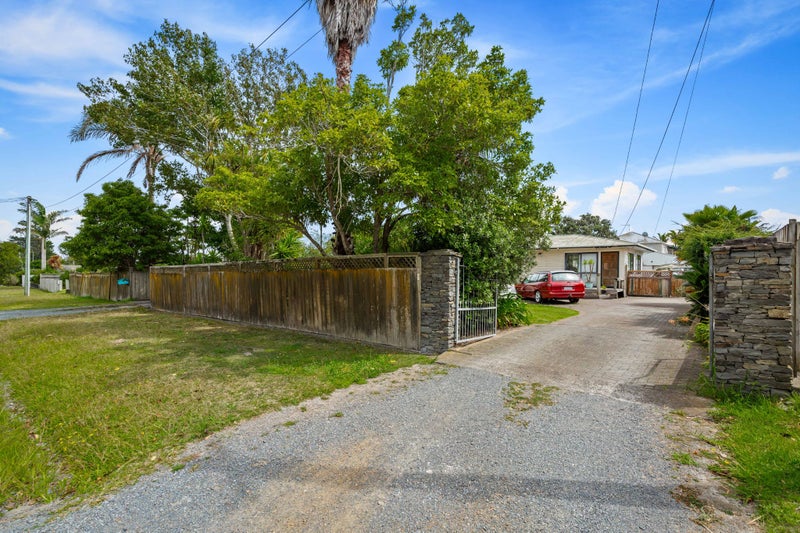 16 Fourth View Avenue, Beachlands, Auckland - Carousel 1