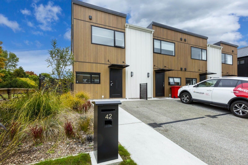 42 Dahl Drive, Wallaceville, Upper Hutt - Carousel 2