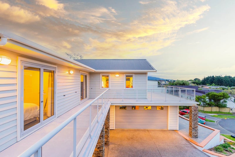 18 Charlotte Way, Raumati South, Paraparaumu - Carousel 2