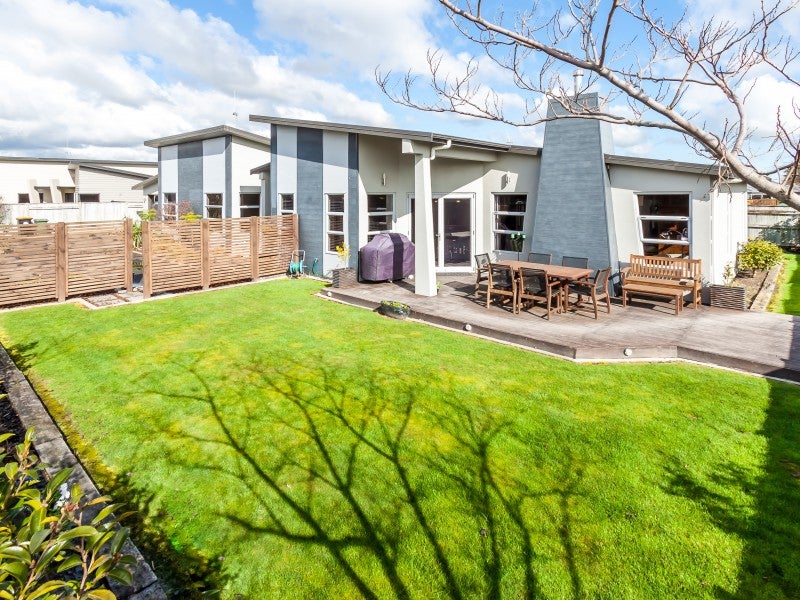 22 Branigan Parade, Kelvin Grove, Palmerston North - Carousel 1