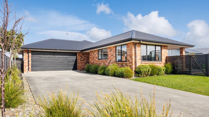 35 Chestnut Close, Kelvin Grove, Palmerston North - Carousel 1