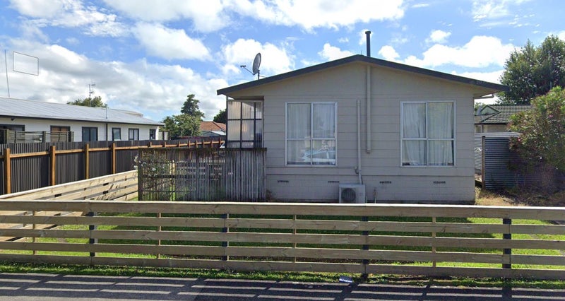 52 Somerset Crescent, Highbury, Palmerston North - Carousel 1
