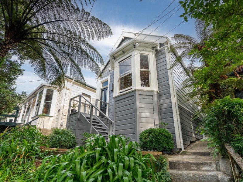 25 Patanga Crescent, Thorndon, Wellington - Carousel 1