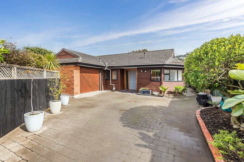 1A Endeavour Avenue, Lyall Bay, Wellington - Carousel 1