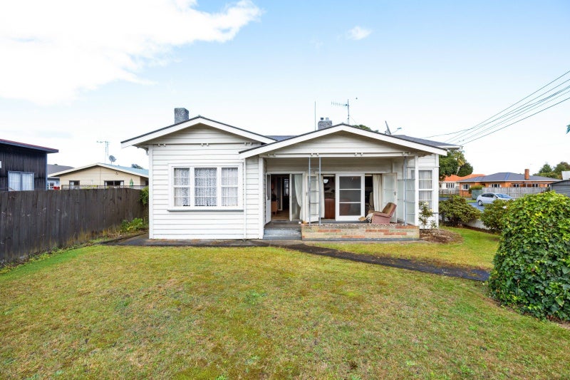 1 Livingstone Avenue, Nawton, Hamilton - Carousel 1