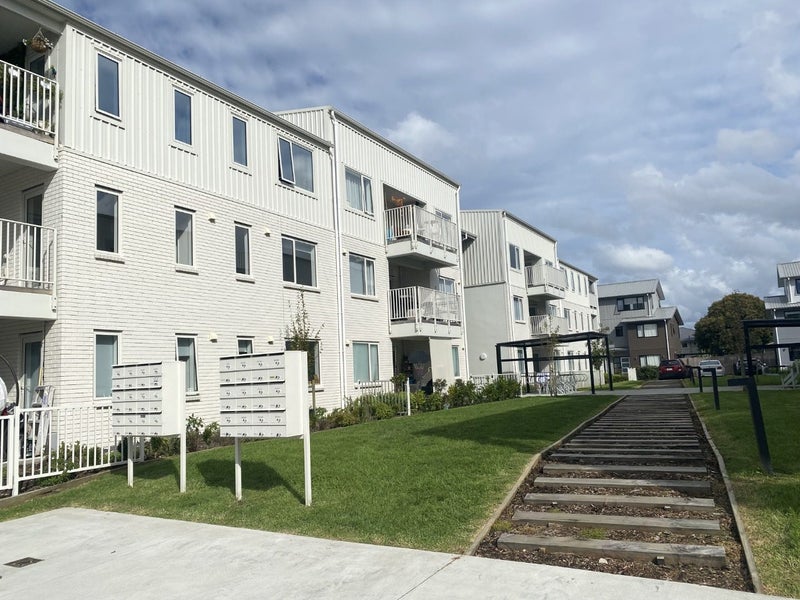 208/28A Eileen Newey Place, Henderson, Auckland - Carousel 12