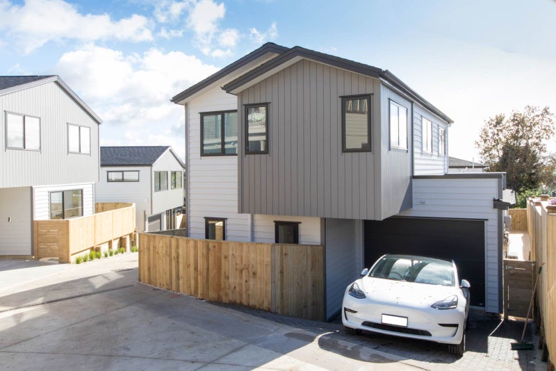 152D Luckens Road, West Harbour, Auckland - Carousel 1