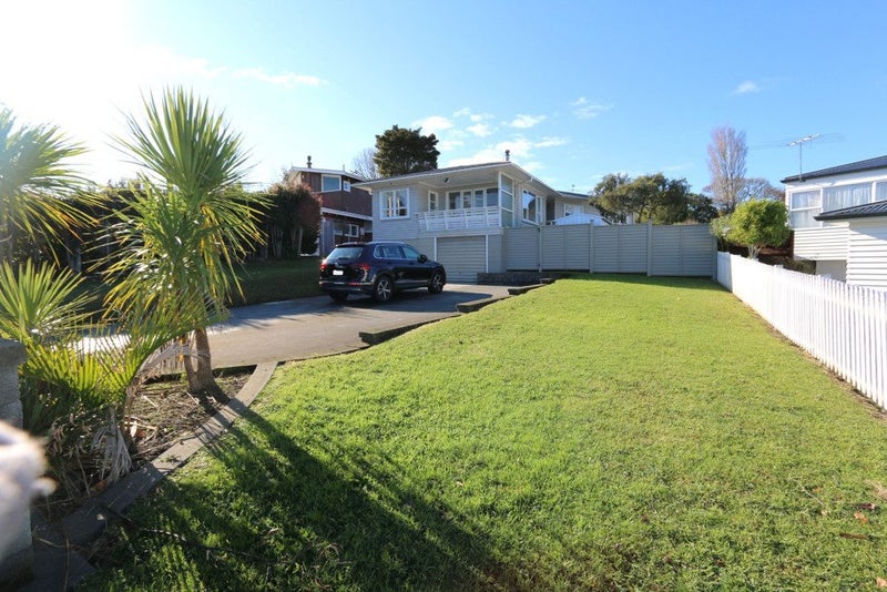 4 Canberra Avenue, Lynfield, Auckland - Carousel 2