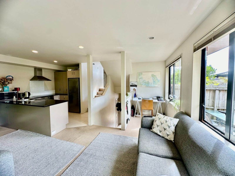 5 Thomas Hamer Place, Greenhithe, Auckland - Carousel 1