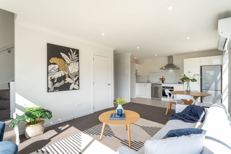 1 Ara Patukawenga, Tawa, Wellington - Carousel 1