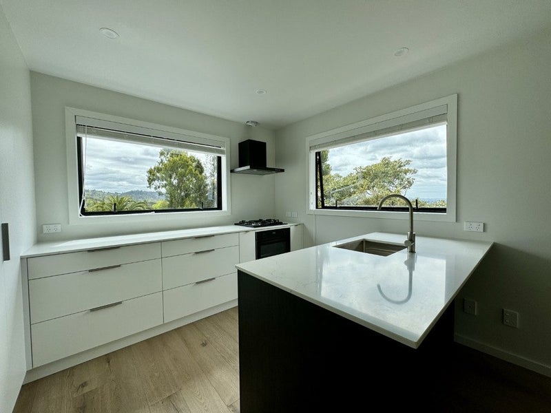 12 Laingfield Terrace, Laingholm, Auckland - Carousel 2